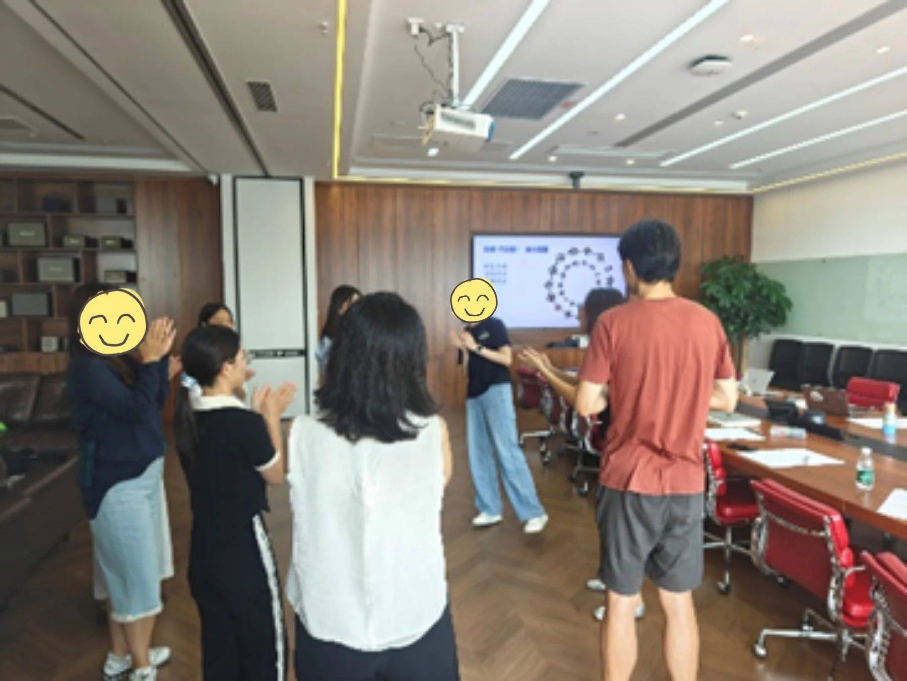 【EAP实践】一场“走心”的艺术体验：如何用画笔、音符和舞动疗愈团队？